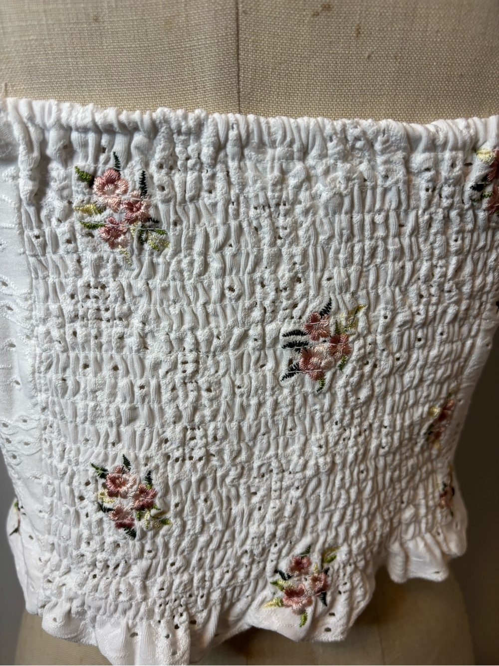 White Eyelet Floral Square-Neck Tank Top Kirious Los Angeles  Size Medium - Picture 4 of 7